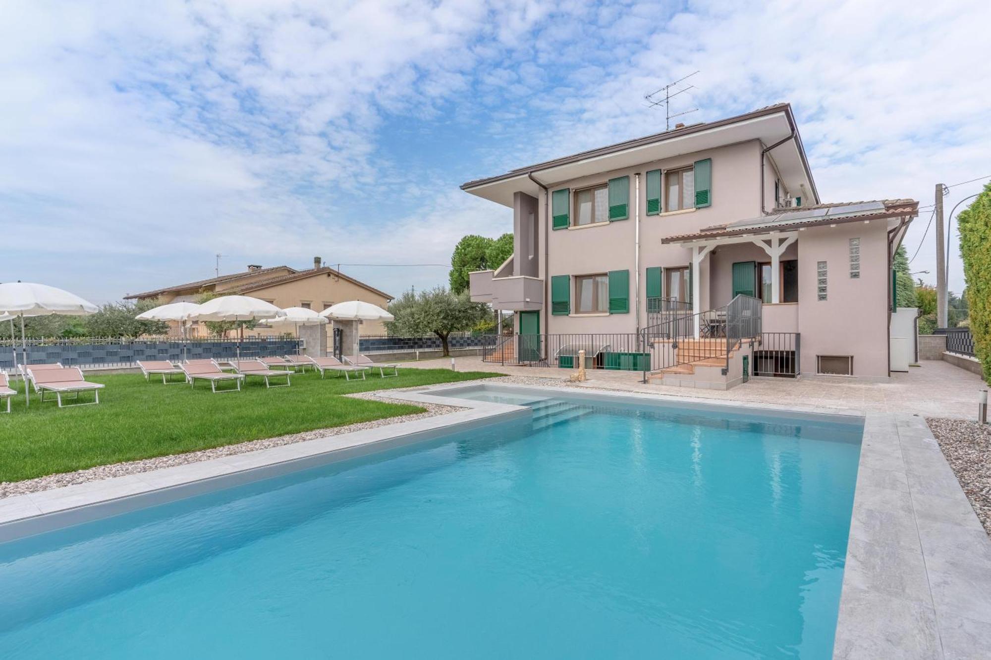 -Free Pool And Parking- Garda House Apartments Castelnuovo del Garda Exterior photo