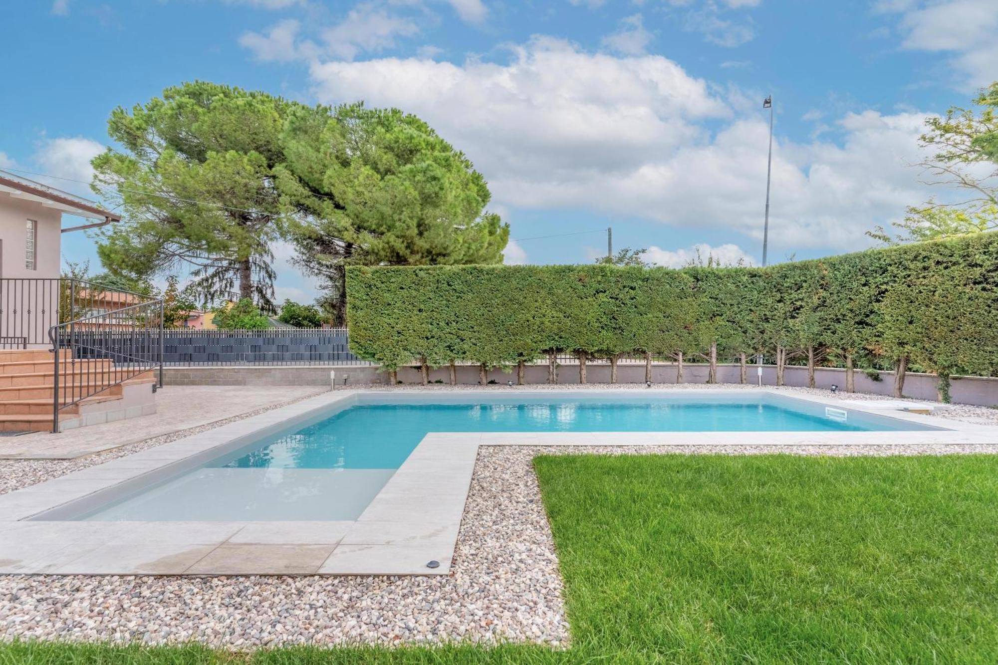 -Free Pool And Parking- Garda House Apartments Castelnuovo del Garda Exterior photo