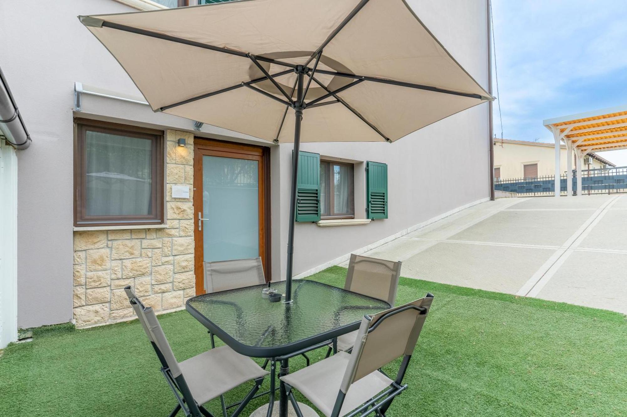 -Free Pool And Parking- Garda House Apartments Castelnuovo del Garda Exterior photo