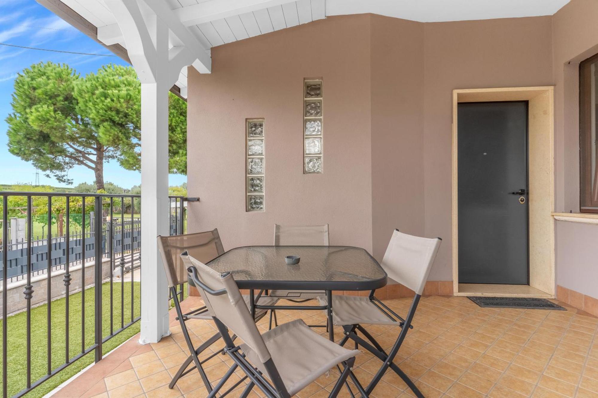 -Free Pool And Parking- Garda House Apartments Castelnuovo del Garda Exterior photo