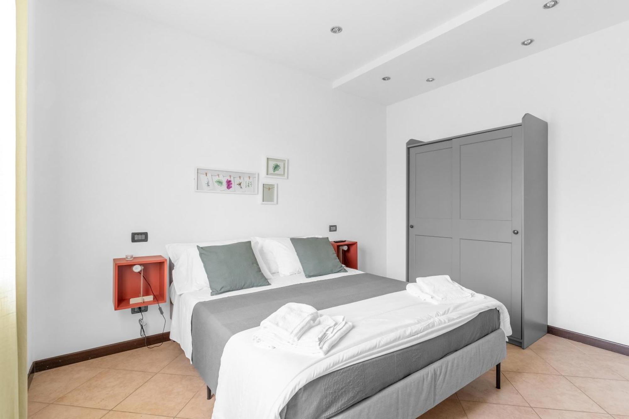 -Free Pool And Parking- Garda House Apartments Castelnuovo del Garda Exterior photo