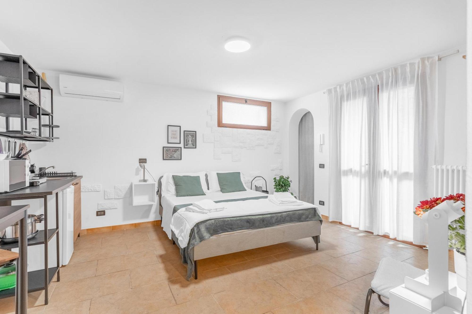 -Free Pool And Parking- Garda House Apartments Castelnuovo del Garda Exterior photo